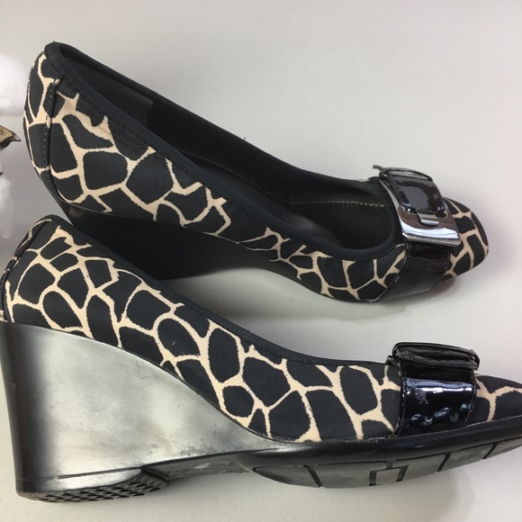 Bandolino Shoes - 🧡CLEARANCE🧡🧡Giraffe Buckle Wedge🧡